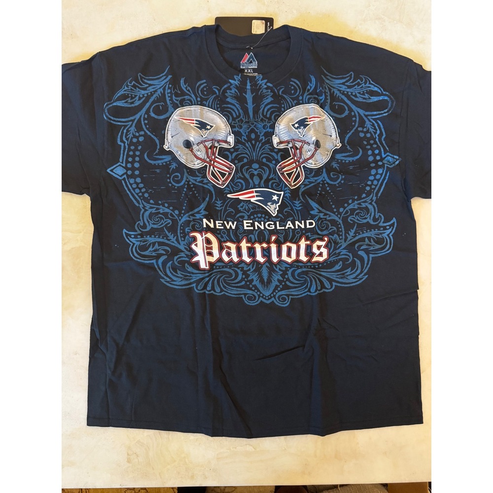 Majestic New England Patriots NFL Graphic T-Shirt Black XXL Filigree Helmet T119